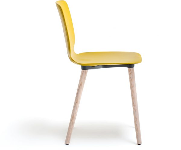 Babila-2750-kunststof-stoel-met-houten-poten-fsc-100-gecertificeerd-4