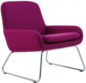 Coco-sl-gestoffeerde-lounge-stoel-fauteuil-met-sledeframe