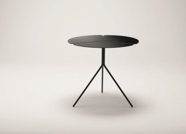 Folia-table-high-design-tafeltje-met-een-klavervormig-blad