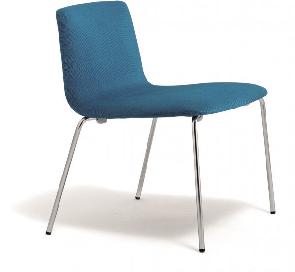 Inga-5681-gestoffeerde-lounge-stoel-wachtstoel-vierpootframe