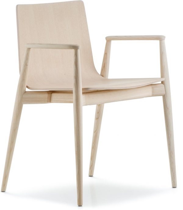 Malma-395-houten-stoel-met-armleggers-in-scandinavische-stijl-fsc-100-gecertificeerd