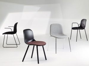 Mani-4l-duo-vriendelijk-vormgegeven-kunststof-stoel-met-opdekstoffering