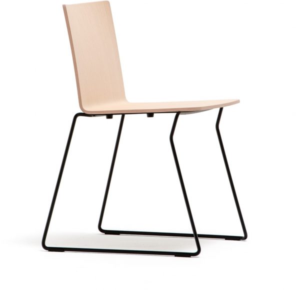 Osaka-metal-5714-houten-stoel-met-sledeframe-fsc-100-gecertificeerd