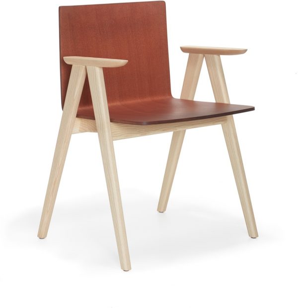 Osaka-wood-2815-houten-stoel-met-armleggers-en-houten-poten-fsc-100-gecertificeerd