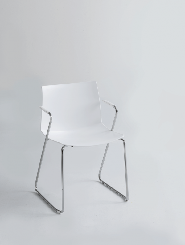 Point-maxi-sl-armstoel-comfortabele-brede-kunststof-stapelbare-stoel-met-sledeframe-en-armleggers