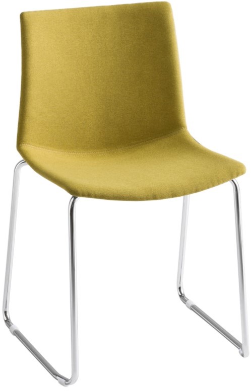 Point-slede-front-kunststof-stoel-met-gestoffeerde-zitting-en-sledeframe