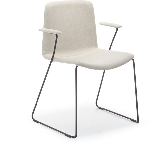 Tweet-898-2-strak-vormgegeven-moderne-sledeframe-stoel-met-rondom-gestoffeerde-zitting-en-armleggers