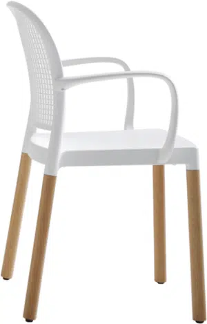 Colombia armstoel – stapelbare stoel met armleggers, houten frame en kunststof kuip